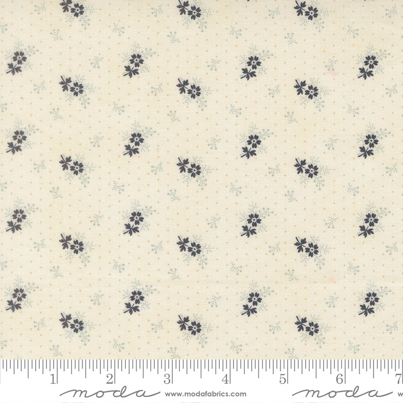 Breathtaking Blues – Petite Posies – Ivory