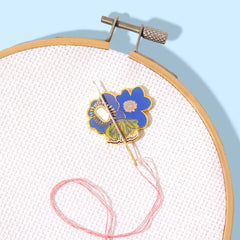 SOHMO Magnetic Needle Minder - Blooms in Blue