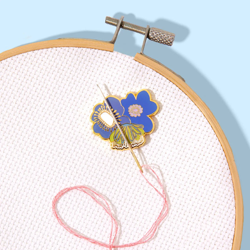 SOHMO Magnetic Needle Minder - Blooms in Blue