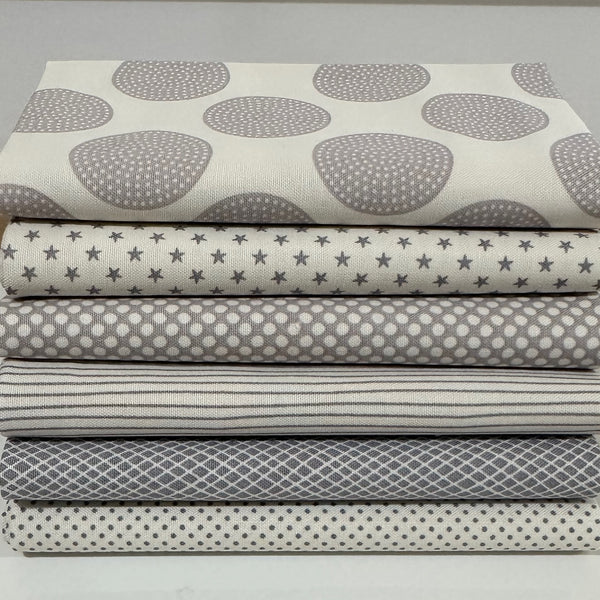 Tilda Basics Fat Quarter Bundle in Greys - 6 pieces